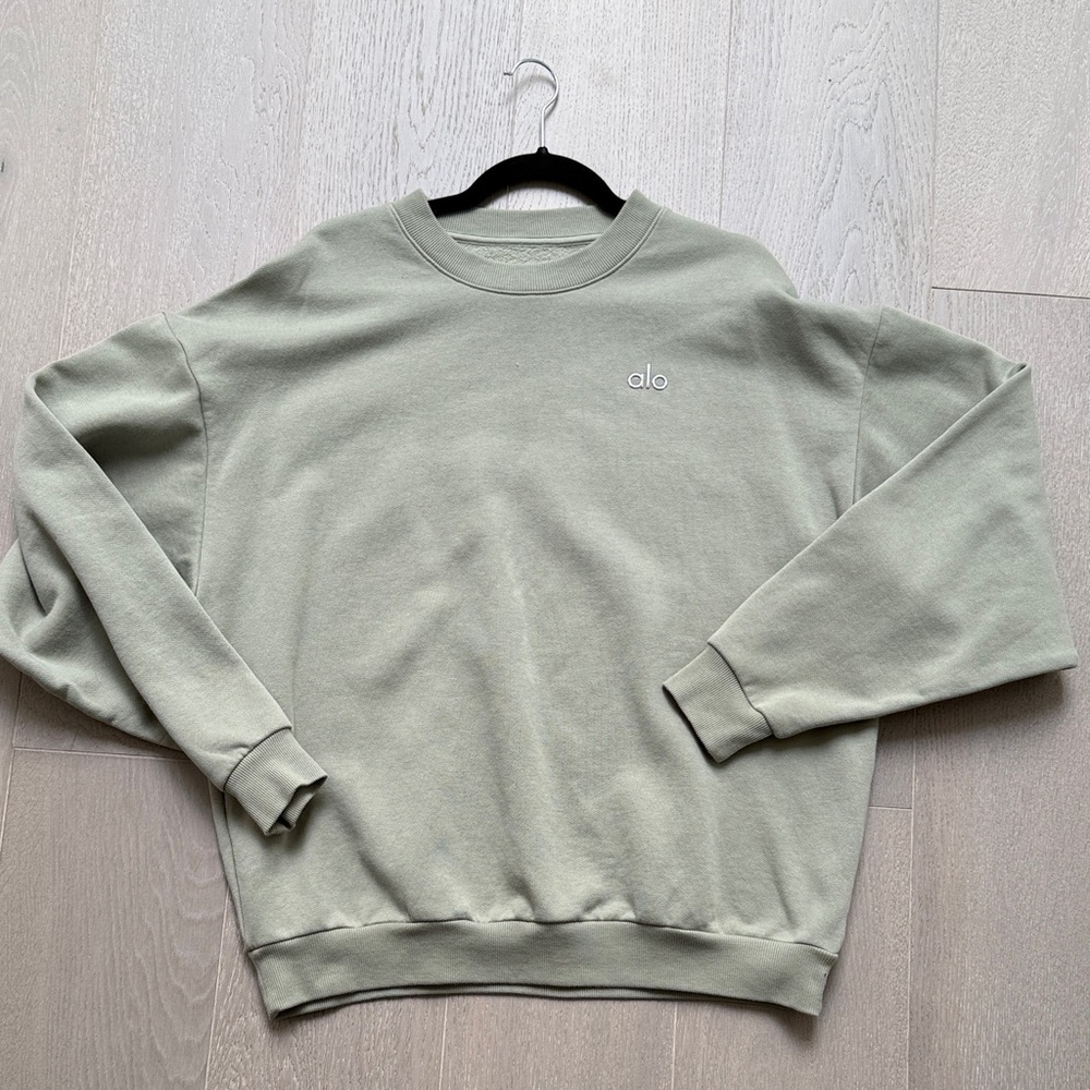 ALO Yoga women’s Sage Green Crewneck Sweatshirt